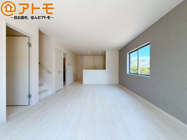 【居間・リビング】 | 駿河区下川原五丁目10期　新築戸建　5号棟 | 勉強をしたり、テレビを見たり、家族との会話を楽しんだりとゆったりと過ごせるスペースです！