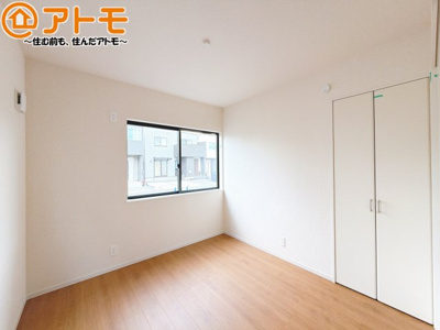 【子供部屋】 | 駿河区下川原五丁目10期　新築戸建　3号棟 | 収納スペースもしっかり確保したお部屋は、収納家具の数も減らせるのでお部屋を広く使えます！