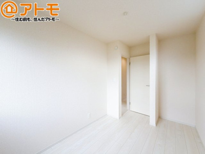 【子供部屋】 | 駿河区下川原五丁目10期　新築戸建　2号棟 | 壁と床がシンプルな色合いだからこそ自分だけの空間を作れます♪お部屋作りのイメージは順調でしょうか♪