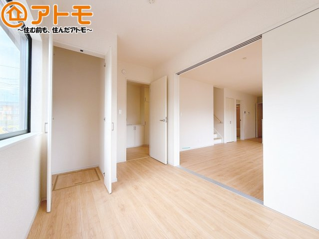 【子供部屋】 | 駿河区下川原五丁目10期　新築戸建　1号棟 | 収納スペースもしっかり確保したお部屋は、収納家具の数も減らせるのでお部屋を広く使えます！