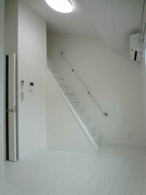 川崎市多摩区宿河原５丁目のアパートの居間・リビング