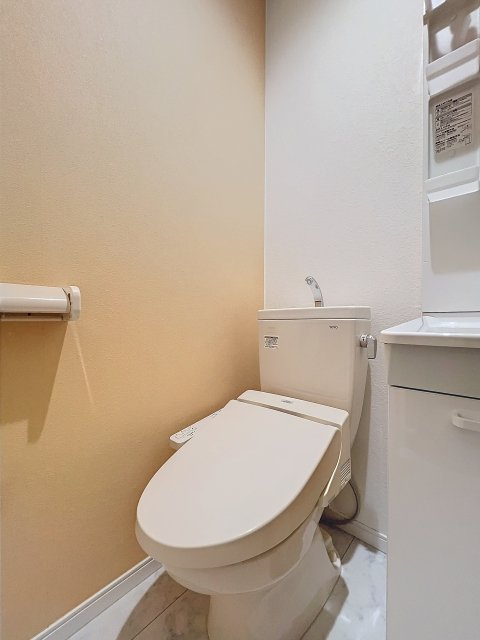 江東区東陽１丁目のアパートのトイレ