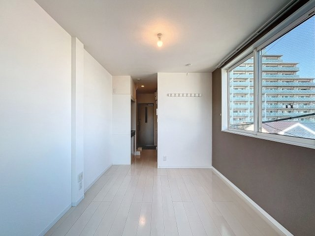 江東区東陽１丁目のアパートの居間・リビング