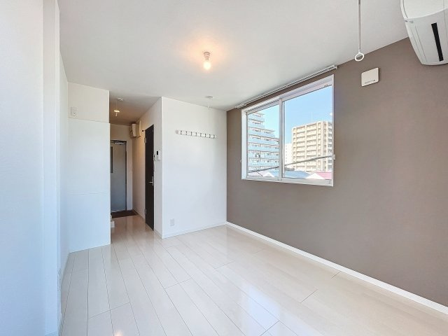 江東区東陽１丁目のアパートの居間・リビング