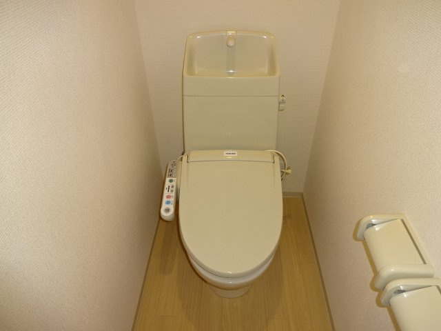 クラブハウスのトイレ|シャワー付トイレ