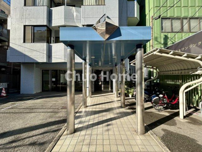 【エントランス】 | コスモ錦糸町 | 【エントランス】マンションのエントランスは、その物件の印象を決める、顔とも言える場所です。毎日通る場所ですからきれいなのが一番です。