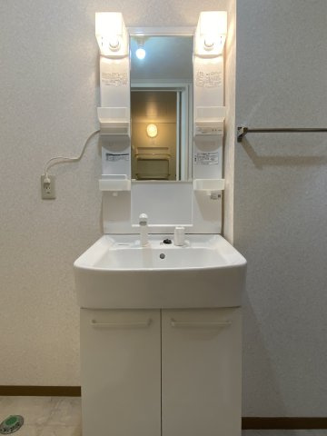 ハイカムール保戸野Aの洗面所|洗髪洗面化粧台