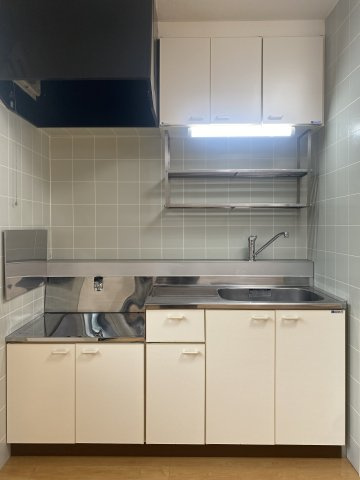 ハイカムール保戸野Aのキッチン