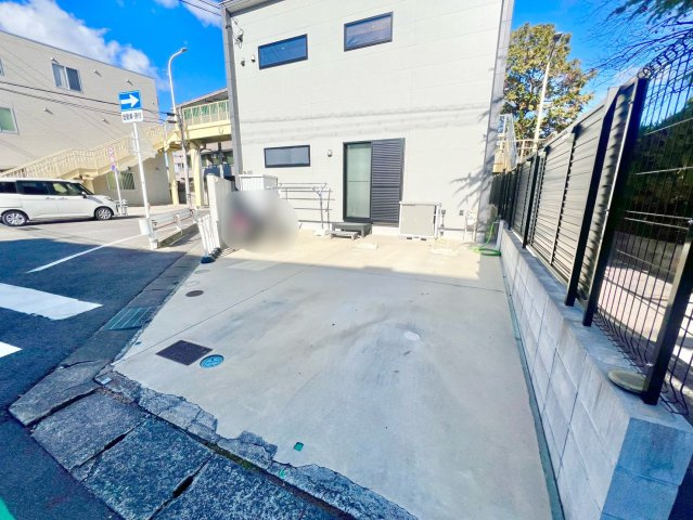 長久手市岩作中島戸建の駐車場|2台駐車可能な駐車場（車種によります）
