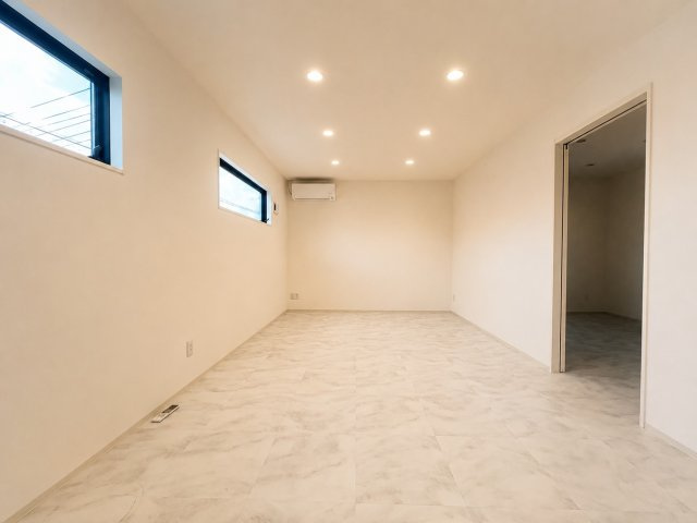 長久手市岩作中島戸建の玄関|階居室も床補強済み。トレーニング器具などの重量物も設置しやすい安心設計です。