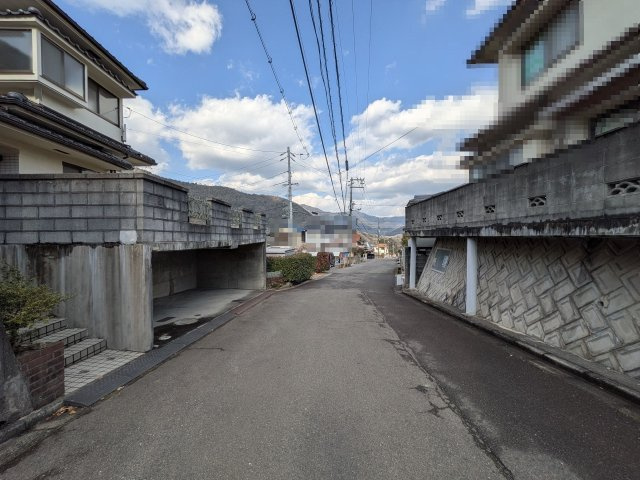 【前面道路含む現地写真】