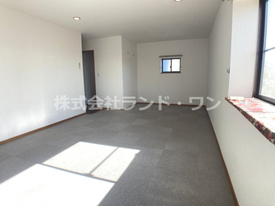 【和室】 | 東村山市多摩湖町4丁目 | 約14.2帖の広々とした洋室