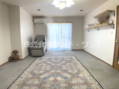 【居間・リビング】 | 東村山市多摩湖町4丁目 | 約16.7帖のLDK