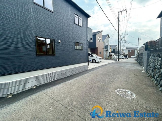 新築戸建　藤沢市羽鳥5丁目の前面道路含む現地写真