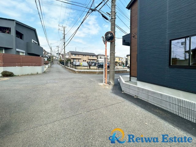 新築戸建　藤沢市羽鳥5丁目の前面道路含む現地写真