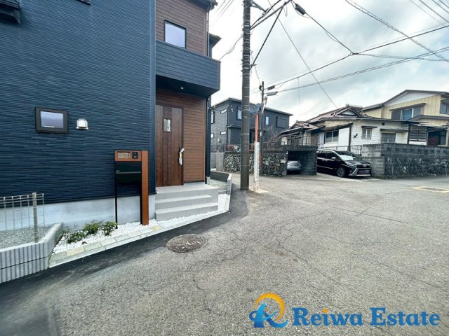 新築戸建　藤沢市羽鳥5丁目の前面道路含む現地写真