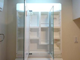 【洗面所】 | フォルビート | 三面鏡