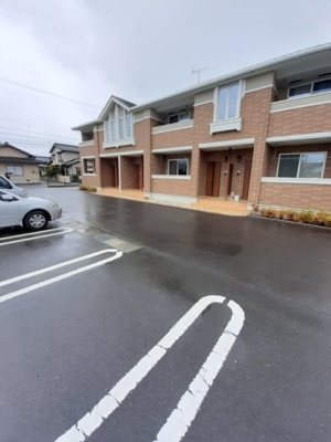 【駐車場】 | ヴィラプレジール | 駐車場があるので、車を買う予定の方も安心です