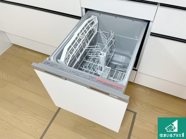 西宮市青木町　中古一戸建ての設備|食事後の一仕事、食器洗いをボタン一つでお任せできちゃいます！場所を取らないビルトイン式なので、お料理スペースもしっかり確保！