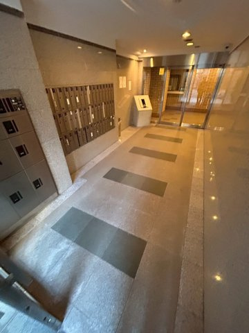 大阪市西区西本町２丁目の賃貸マンションのロビー