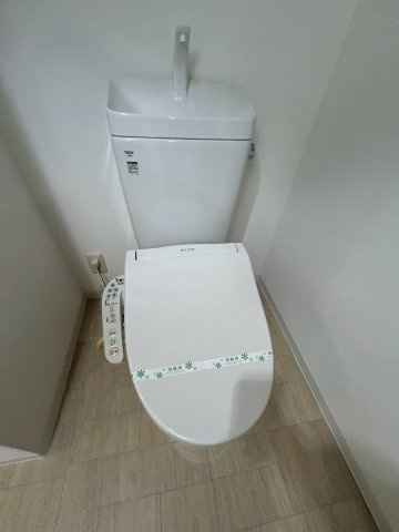 大阪市西区西本町２丁目の賃貸マンションのトイレ