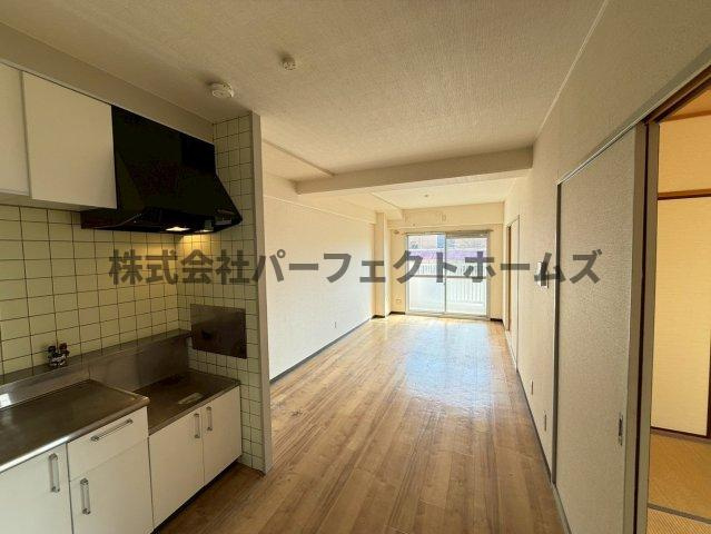 Belong枚方東2番館の居間・リビング|こちらの居間で趣味の時間をお楽しみください