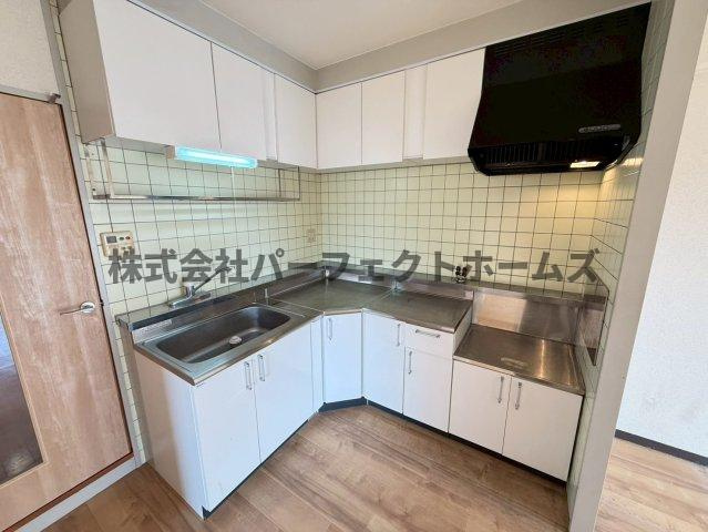 Belong枚方東2番館のキッチン|コンパクトなキッチンで掃除もラクラク