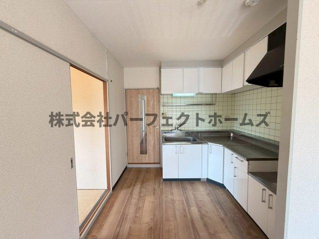 Belong枚方東2番館の内装|明るい室内です