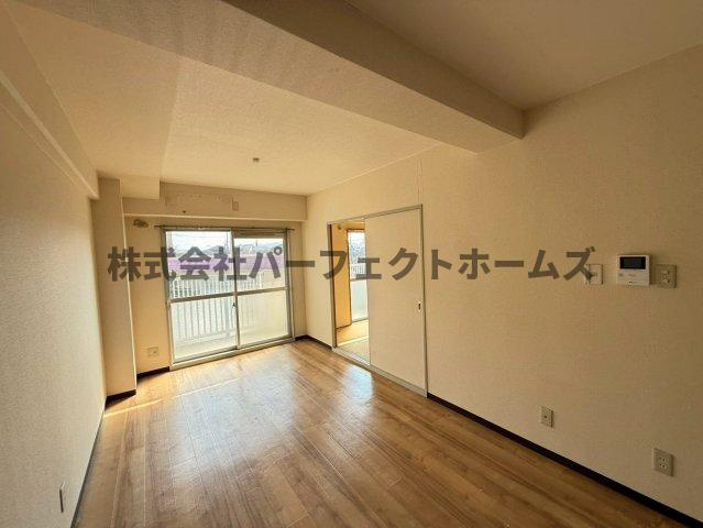 Belong枚方東2番館の居間・リビング|使いやすいリビングです