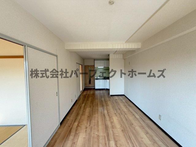 Belong枚方東2番館の居間・リビング|使いやすいリビングです