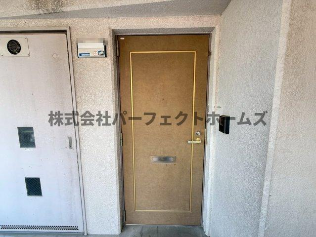 Belong枚方東2番館の玄関|明るい玄関です