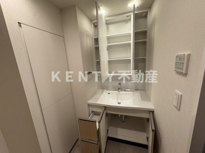 【洗面所】 | プレディアコート大森山王 | 明るい洗面所です