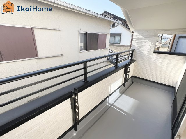神戸市西区押部谷町木幡　新築戸建のバルコニー|【ホームページに現地動画掲載中】●年中無休：当日予約可●陽当たり良好の南向き！屋根付バルコニー♪