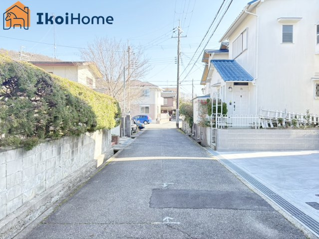 神戸市西区押部谷町木幡　新築戸建の前面道路含む現地写真|【ホームページに現地動画掲載中】●年中無休：当日予約可●前面道路約4.4ｍ、交通量少なく安心の住環境