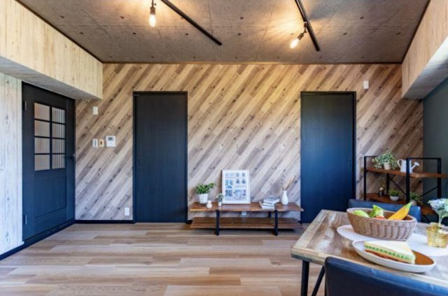 堀川シティハイツの居間・リビング