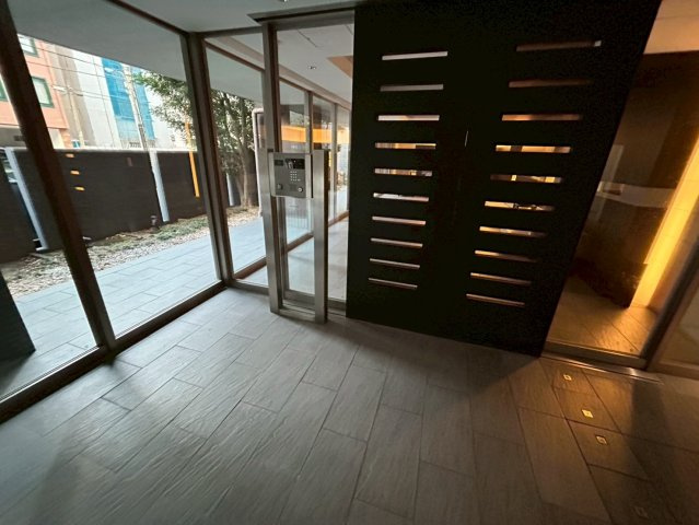 大阪市西区立売堀２丁目の賃貸マンションのエントランス