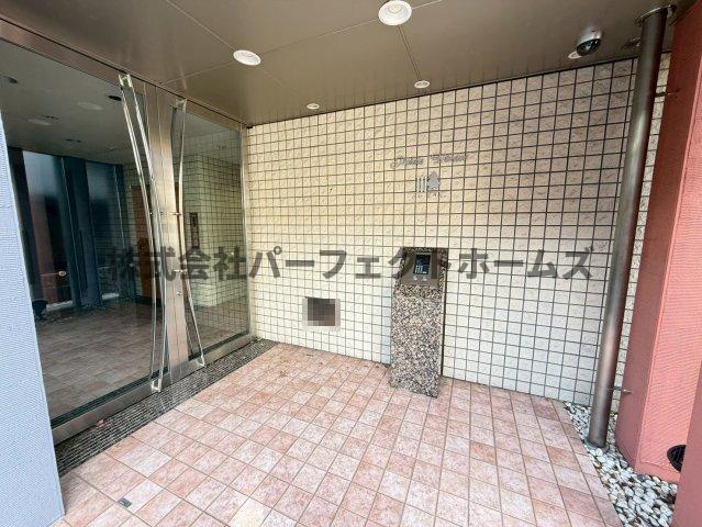 パレビバスのエントランス|清潔なエントランスです