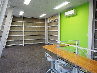 西新在家店舗の内装