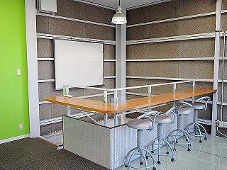 西新在家店舗の内装