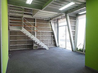 西新在家店舗の内装