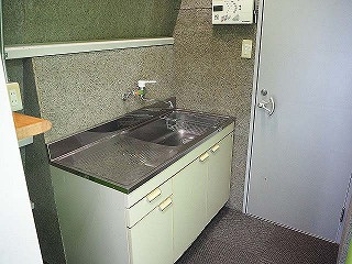 西新在家店舗のキッチン