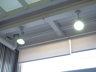 西新在家店舗の内装