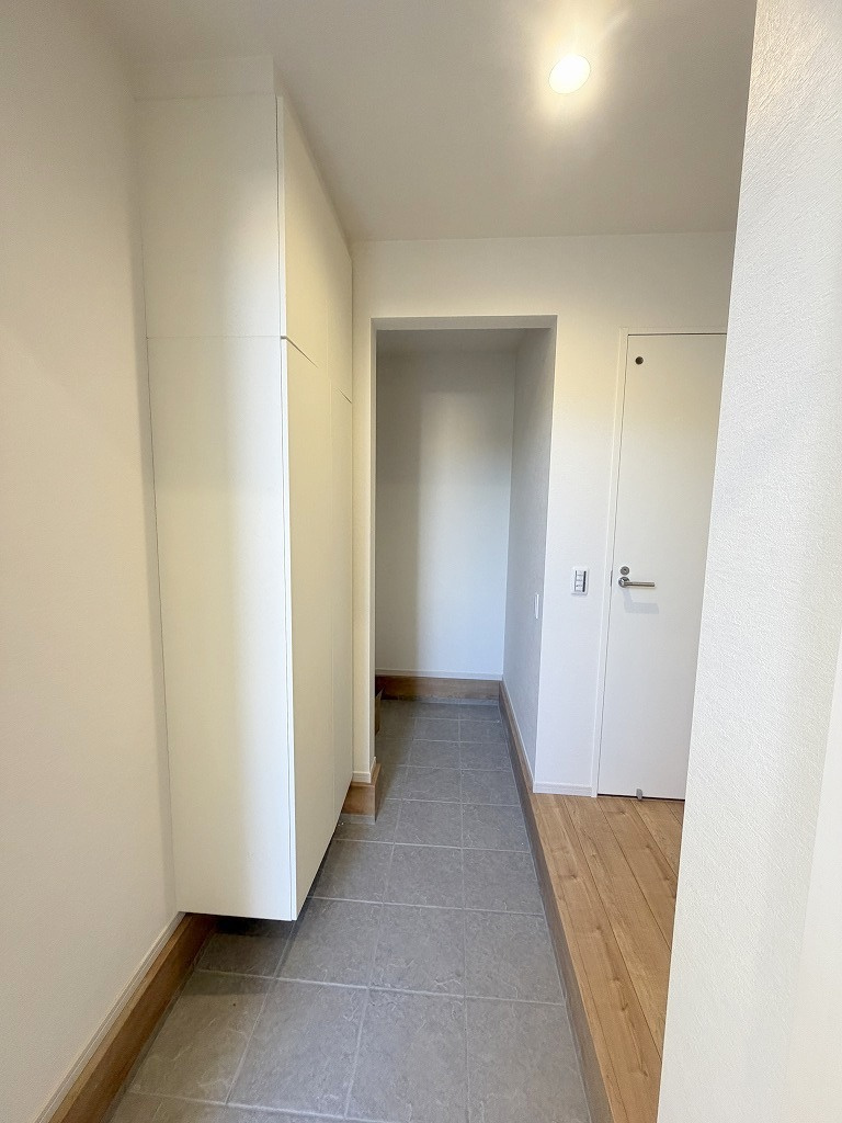 三郷市早稲田6丁目　新築戸建　全1棟の玄関|同施工会社の参考写真になります。