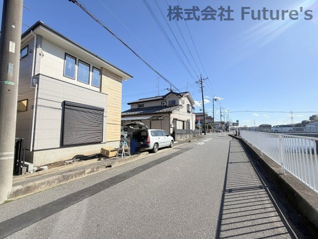 三郷市早稲田6丁目　新築戸建　全1棟の前面道路含む現地写真|前面道路含む現地写真です。
