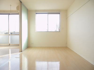 【寝室】 | ヴィラフェリーチェB | 日当たり良好な南側洋間です♪