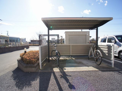 【その他共用部分】 | ヴィラフェリーチェB | 屋根付きの駐輪場があります♪