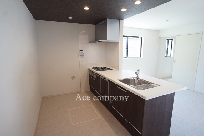 【キッチン】 | 東大阪市菱屋西5丁目　【2号棟/全2棟】 | キッチンスペースに床下収納付きです♪