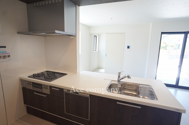 【キッチン】 | 東大阪市菱屋西5丁目　【2号棟/全2棟】 | 【食洗機付きのシステムキッチン☆3口ガスコンロ☆】
