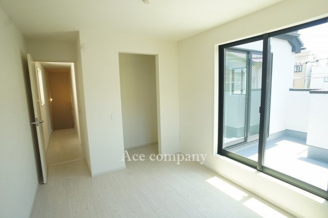 【寝室】 | 東大阪市菱屋西5丁目　【2号棟/全2棟】 | 【2階：洋室6.1帖】バルコニーに面したお部屋です☆