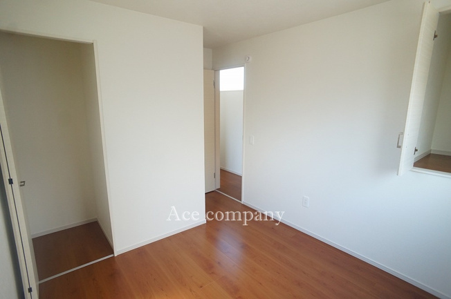 【子供部屋】 | 東大阪市菱屋西5丁目　【1号棟/全2棟】 | 【3階：洋室5.0帖】収納完備です♪